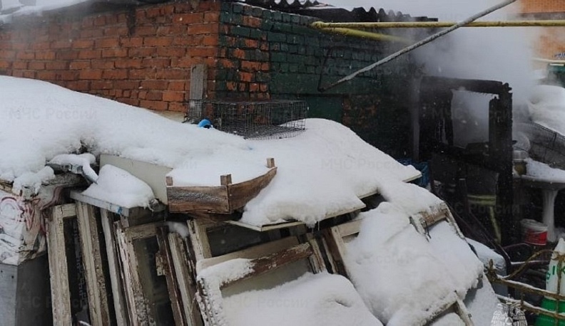 В Малоярославце загорелся гараж