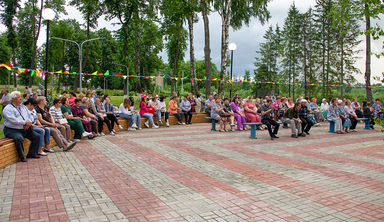 Жиздринцы отметили День России праздничным концертом