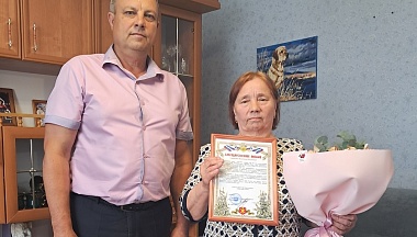 Матери калужского героя вручили награду