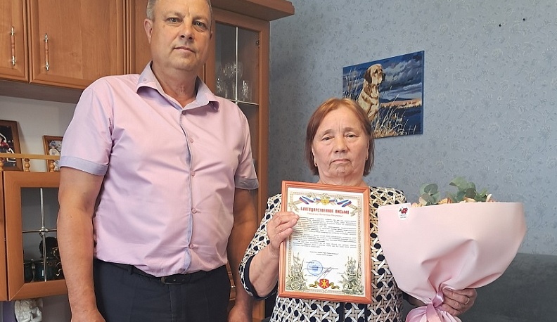 Матери калужского героя вручили награду