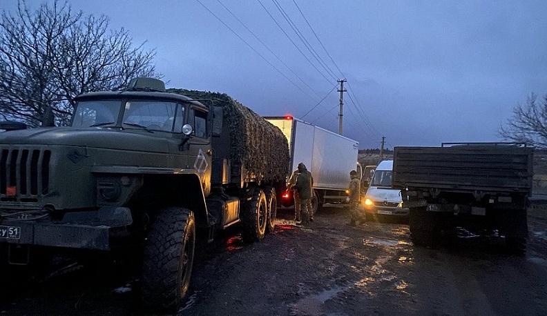 Износковский район отправил в зону СВО гуманитарную помощь с баней и медом