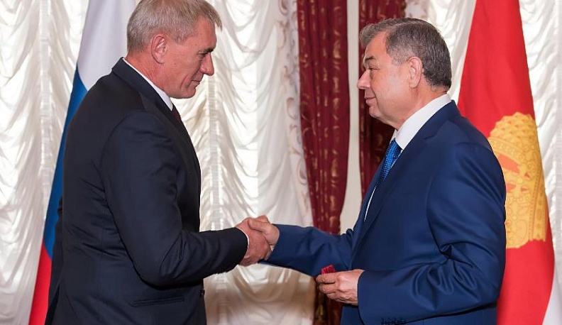 Губернатор вручил государственные и областные награды