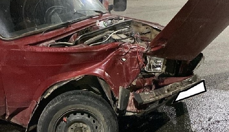 В Калуге автомобиль въехал в припаркованную машину