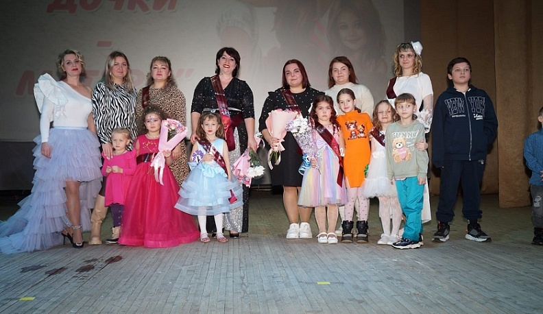 В Козельске прошел конкурс «Дочки-матери»