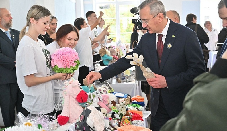 Владислав Шапша принял участие в благотворительной акции «Белый цветок» в Калуге