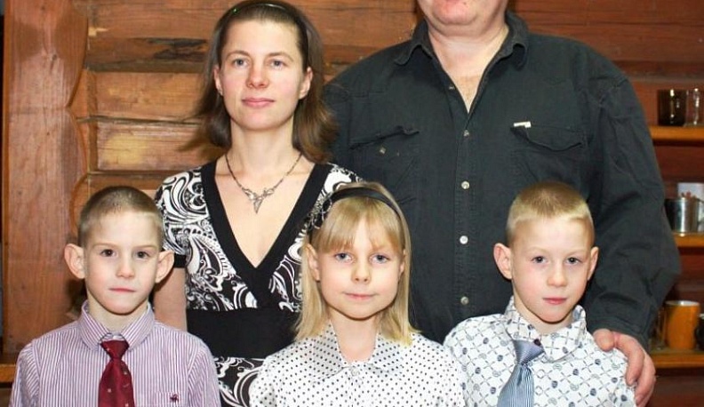 Супруги Терентьевы из Барятинского района награждены за участие в конкурсе «Семья года - 2022» ﻿