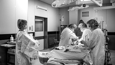 Калужские врачи спасли жизни матери и ребенка, проведя сложную операцию