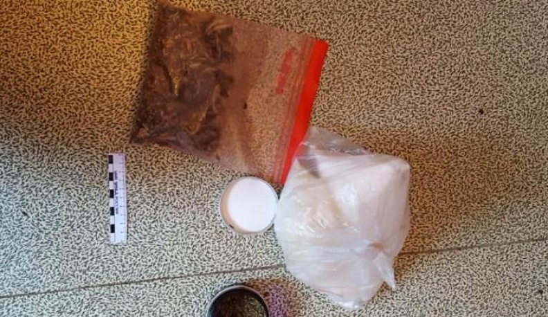 В Калуге задержали двух закладчиков с мефедроном