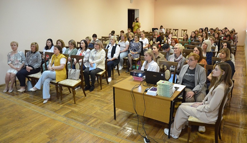 Калужские педагоги изучили опыт обучения русскому языку детей-инофонов и иностранных студентов