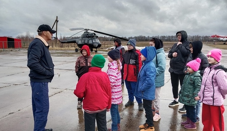 Воспитанники Кондровского центра содействия семейному воспитанию «Берега» посетили авиапарк «Орешково»