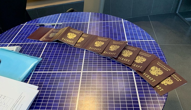 Юным калужанам торжественно вручили паспорта в музее истории космонавтики