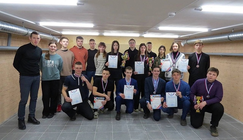 В Кирове прошли соревнования по стрельбе, посвящённые 80-летию Победы