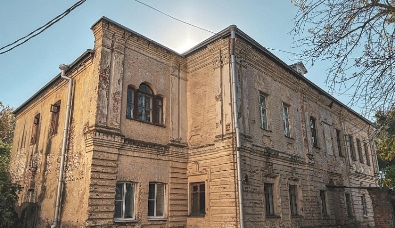 В Калуге выполняются противоаварийные и реставрационные работы в «Палатах Оболенского»