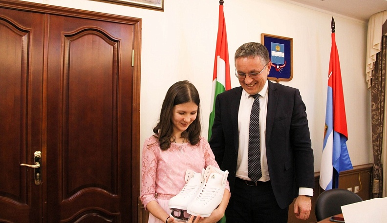 Дмитрий Денисов принял участие в новогоднем проекте «Ёлка добра»