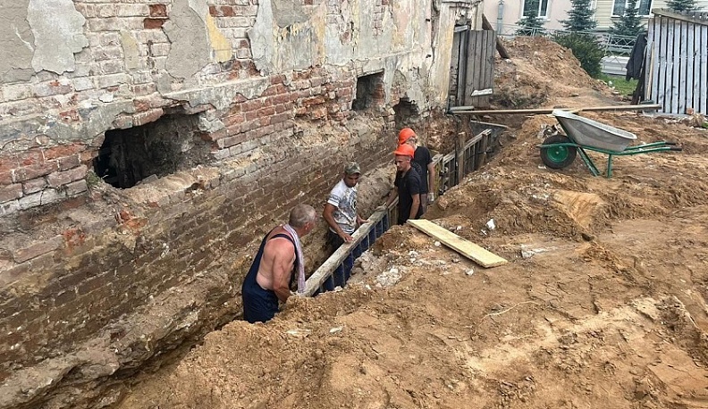 В Дзержинском районе начали восстанавливать старинную усадьбу 