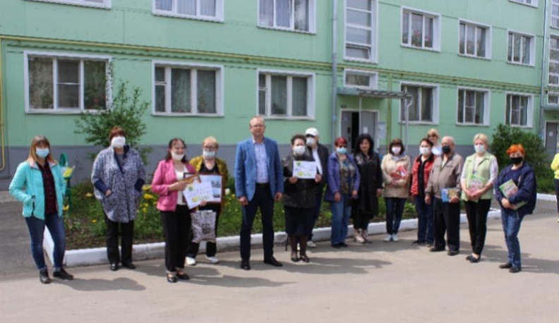 На улице Механизаторов в Калуге встретились добрые соседи