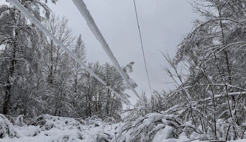 Семь новых генераторов устанавливают в обесточенных поселках Спас-Деменского района