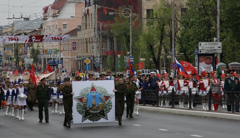 День Победы в Калуге начался с грандиозного шествия «Бессмертного полка»