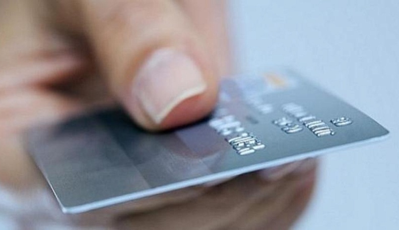 Калужанка устроила шопинг с найденной картой