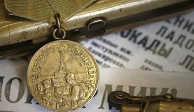 В Козельске бабушке-блокаднице восстановят её права на гражданство 