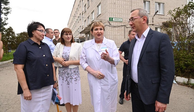 В Козельском районе сносят столетние корпуса больницы и реконструируют мост