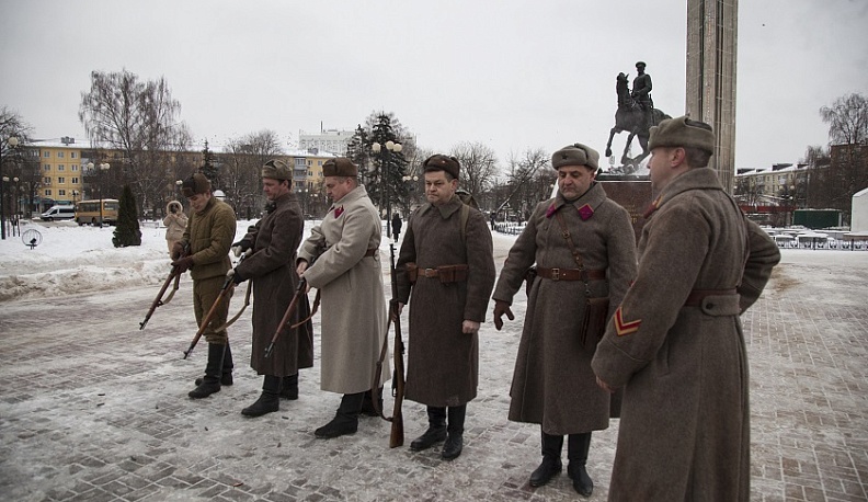 Владислав Шапша возложил цветы к Могиле Неизвестного солдата