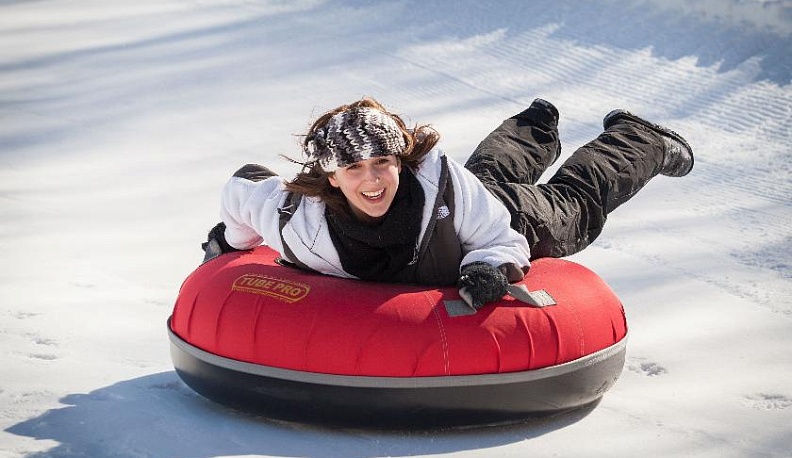В Калужской области женщина провалилась под лед, катаясь на тюбинге