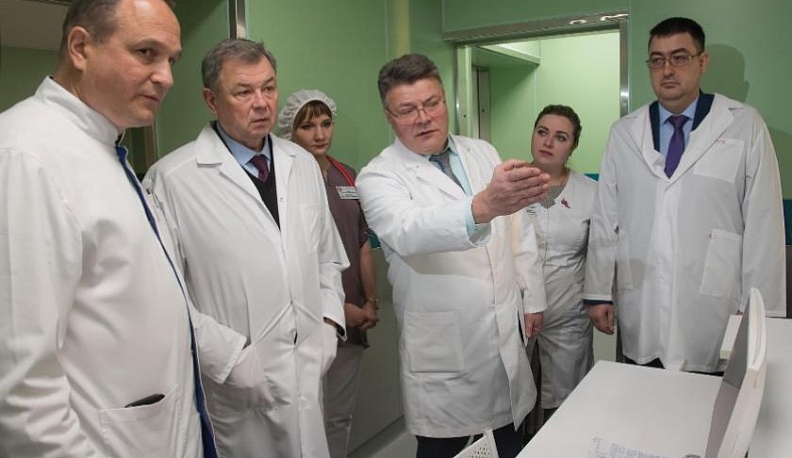 Анатолий Артамонов оценил ремонт Калужской БСМП