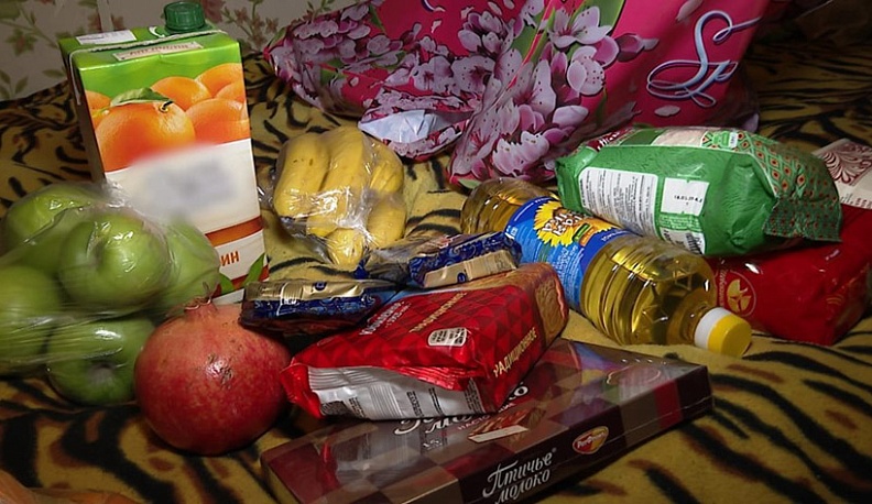 Две калужских многодетных семьи получили продуктовые наборы