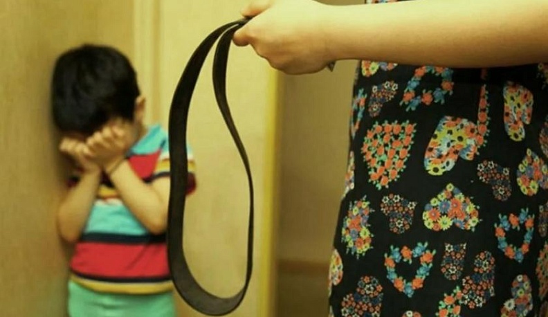 В Калужской области двухлетний мальчик попал в больницу после избиения ремнем