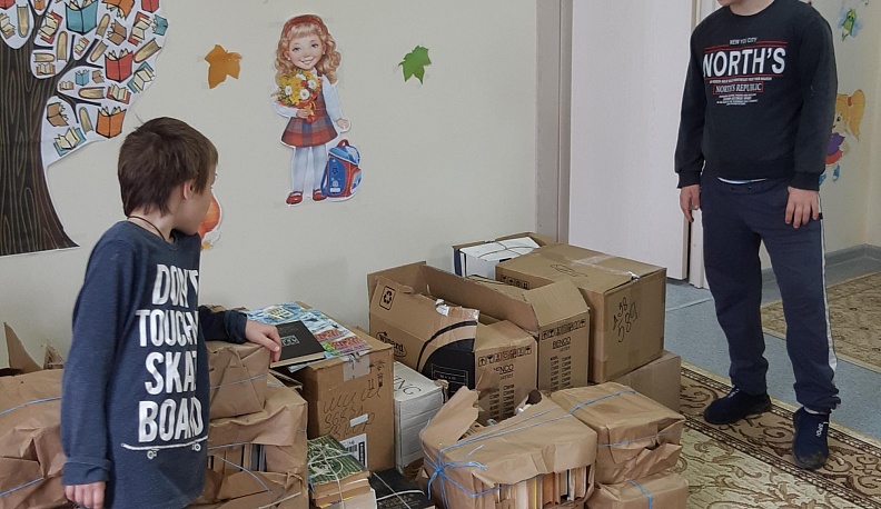 Редакции областных газет «Весть» и «Калужские губернские ведомости» подарили книги жителям Бурнашево и соседних деревень