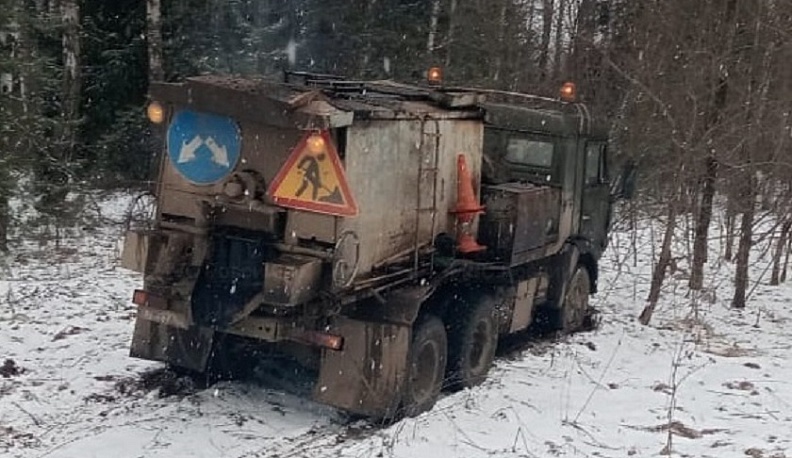 Два служебных автомобиля столкнулись в Калужской области
