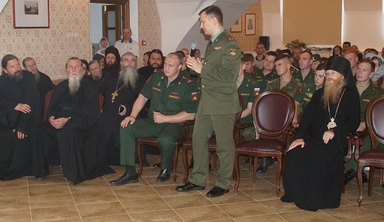 В Оптиной пустыни прошел круглый стол о ментальной войне Запада против России