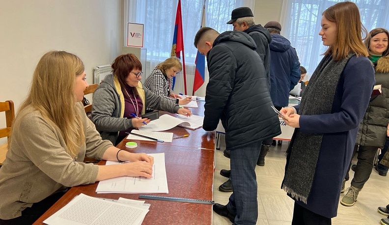 Владислав Шапша считает правильным приходить на выборы с детьми