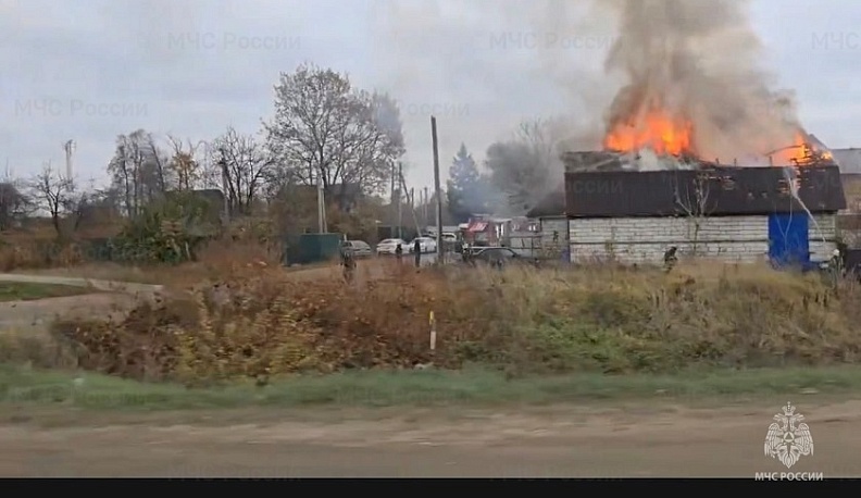 Не использующиеся здание загорелось в Калужской области