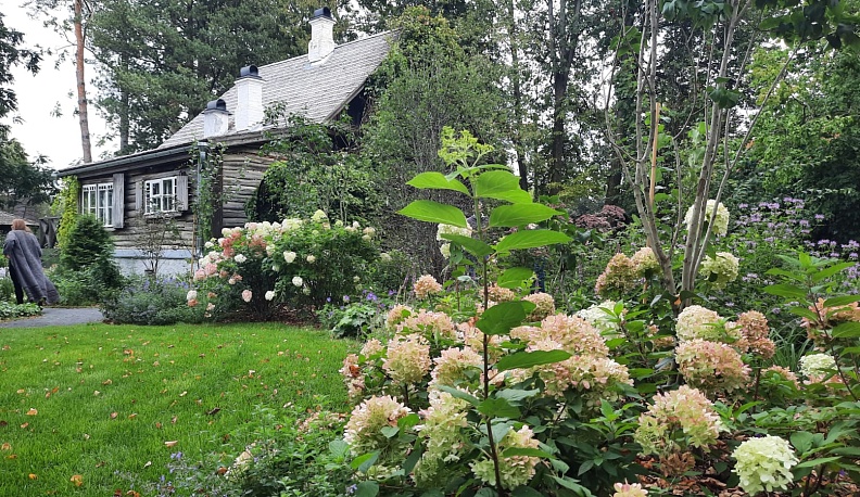 В Тарусе в Саду Ракицкого проходит фестиваль дизайна и ремёсел