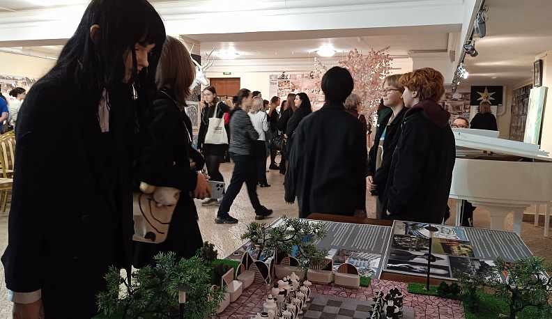 В Калуге работает выставка дизайна «Открываем портал в иные миры»