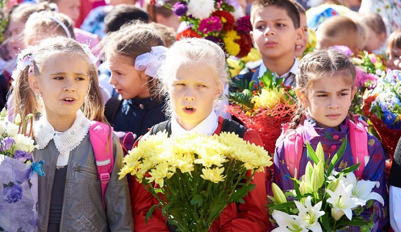 В Калуге первоклассники из малообеспеченных семей смогут получить специальные наборы