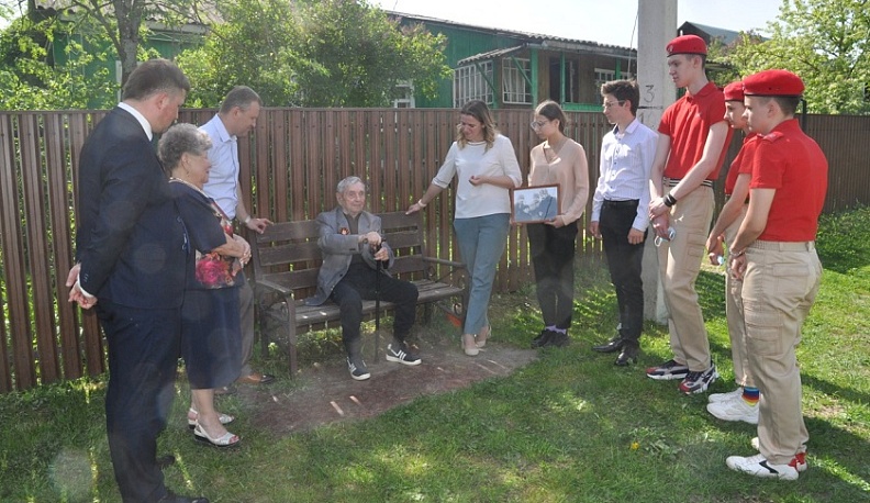 Пионер-герой рекомендует молодёжи читать книги