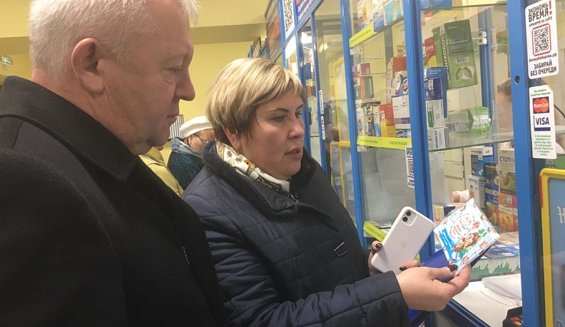 Единороссы проверили наличие медицинских масок в аптеках