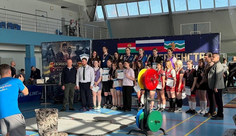 Троеборцы Жуковского округа завоевали более 20 медалей