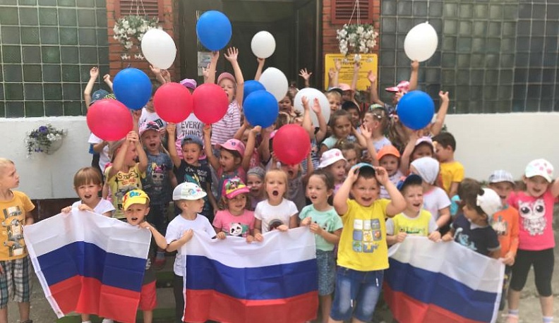 В Жуковском районе в День флага прошли спортивные игры, велопробег и конкурс детских рисунков