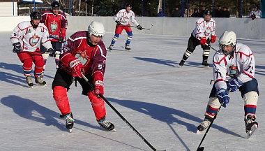 Хоккеисты Куйбышевского района сыграли матч памяти Юрия Рагулина