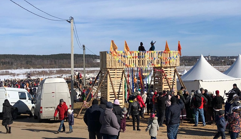 В Боровске проходит самая масштабная Масленица в Калужской области