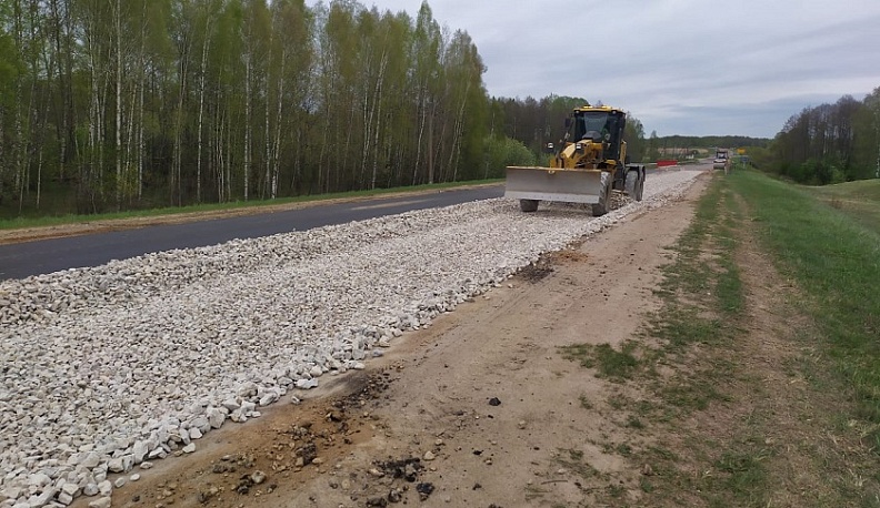 В Барятинском районе продолжается ремонт автомобильной дороги