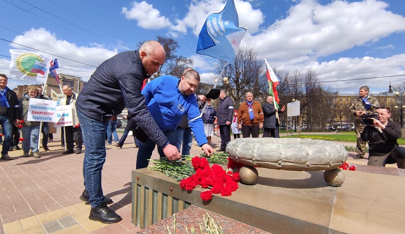 Из Калуги в Тулу отправился профсоюзный автопробег