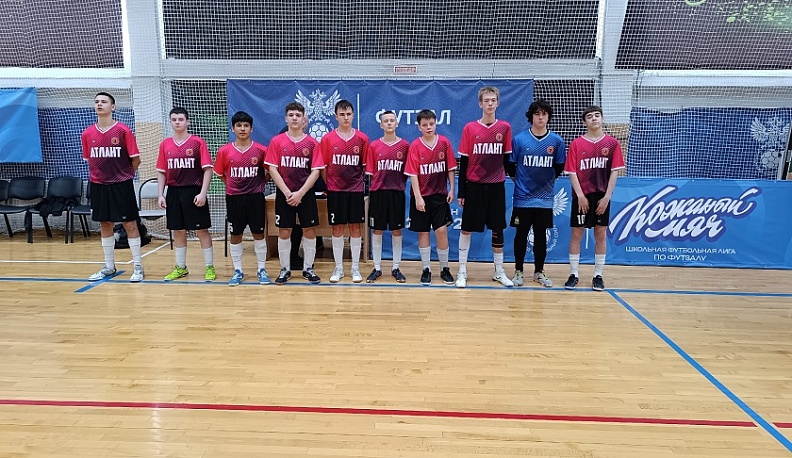 Футболисты из Жуковского округа лидируют в «Кожаном мяче»