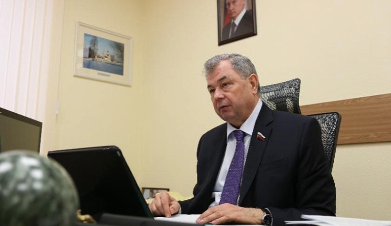 Анатолий Артамонов провел заседание рабочей группы по противодействию выплатам «серых» заработных плат