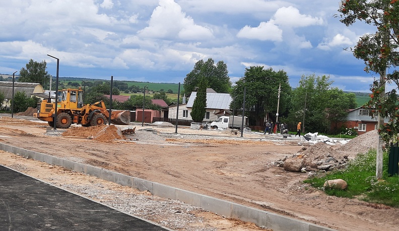 В Сухиничах благоустраивают городскую площадь