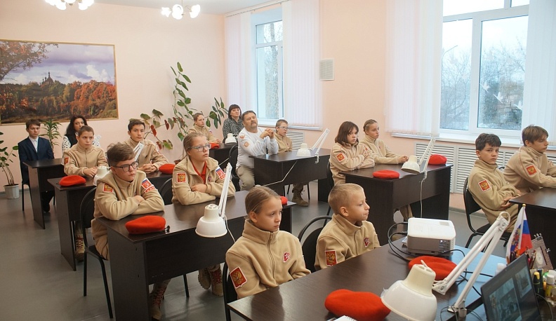 Для козельских юнармейцев Урок памяти провели гости из Жиздры